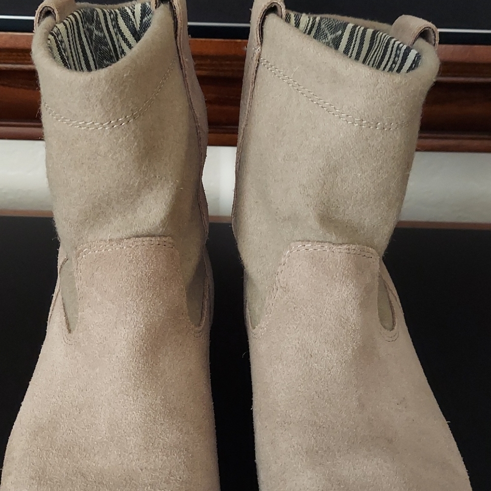 TOMS - Picture 3 of 16
